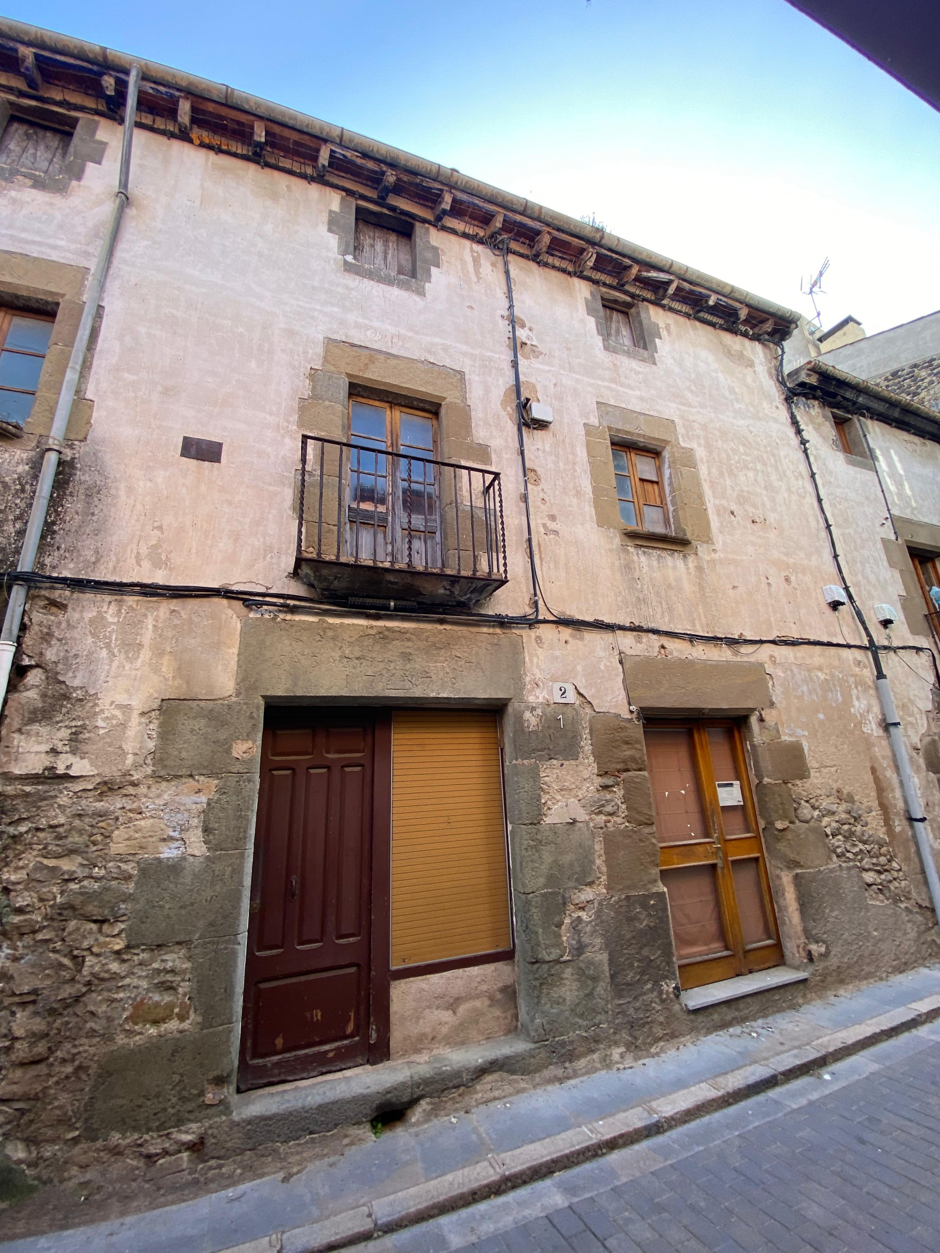 WhatsApp-Image-2024-07-15-at-16.19.44-16 Casa de poble amb jardí al casc antic